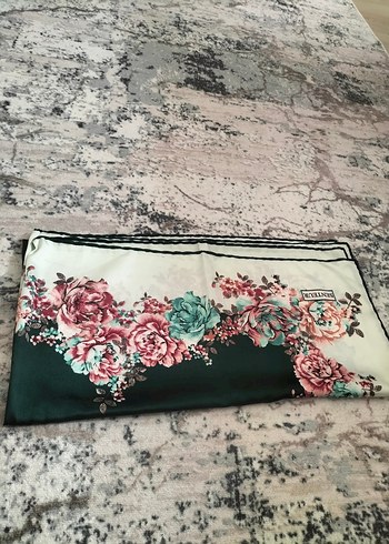 Hazır Şal Bordo Çiçek Desenli İpek Görünümlü Fular - Görsel 5