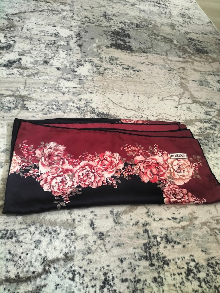 Hazır Şal Bordo Çiçek Desenli İpek Görünümlü Fular - Görsel 3
