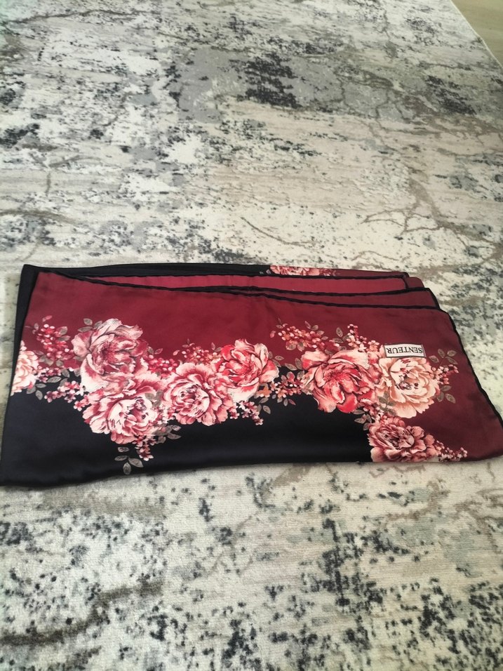 Hazır Şal Bordo Çiçek Desenli İpek Görünümlü Fular - Görsel 4