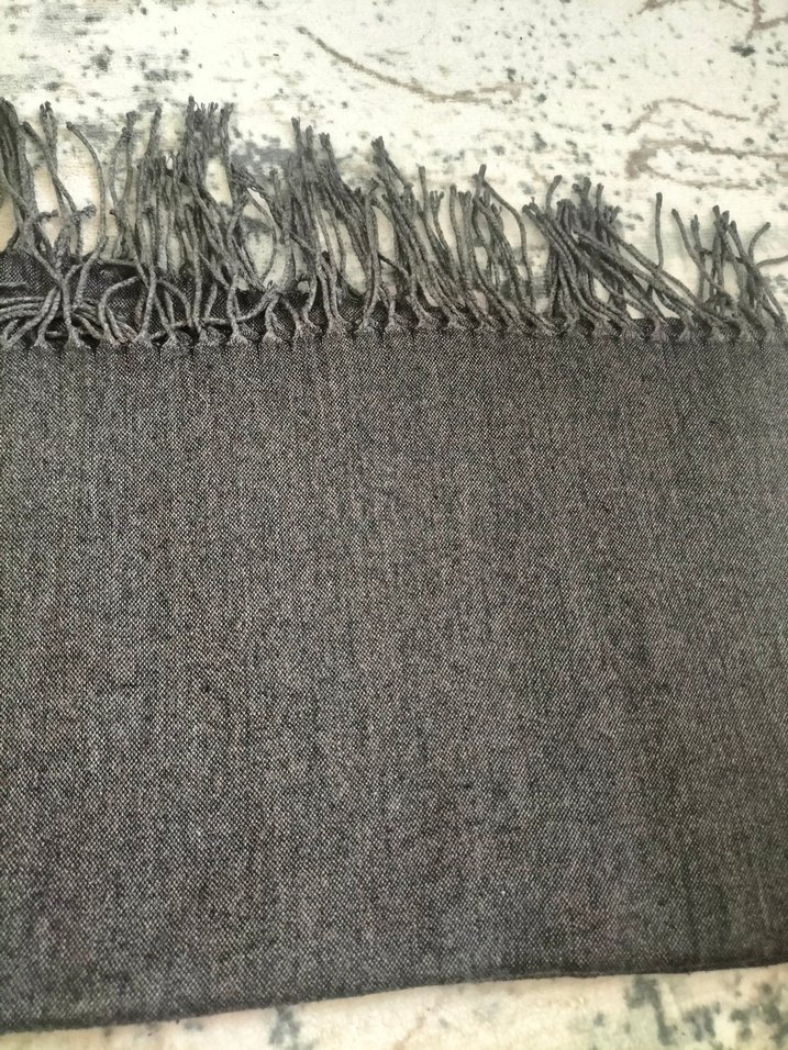 Hazır Şal Püsküllü Gri Kadın Şal - Görsel 3