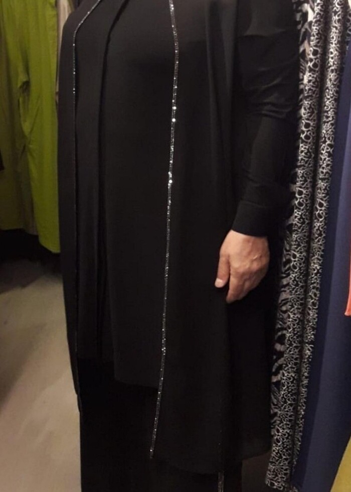 Ikili abiye takımı 3'lü gibi görünüyor markasını bilmiyorum - Görsel 3