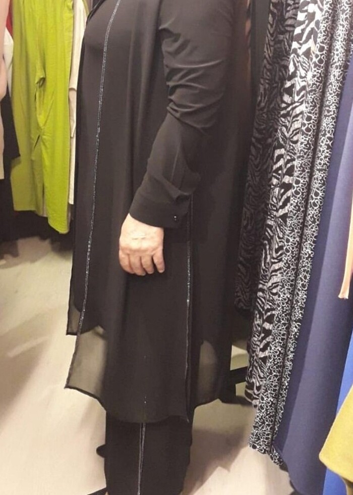 Ikili abiye takımı 3'lü gibi görünüyor markasını bilmiyorum - Görsel 4