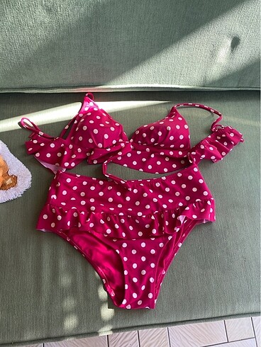 Penti bikini puantiyeli
