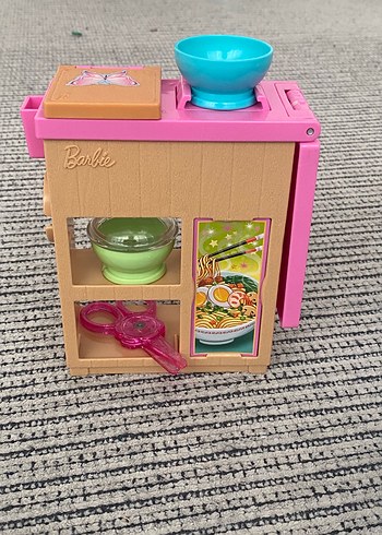 Barbie Renkli Kıyafetli Bebek Oyuncak