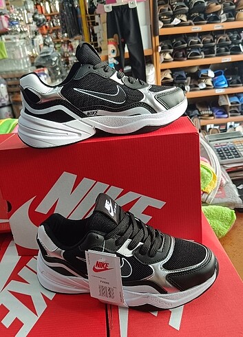 Nike 41 Numara spor sıfır ürün Kutuludur 