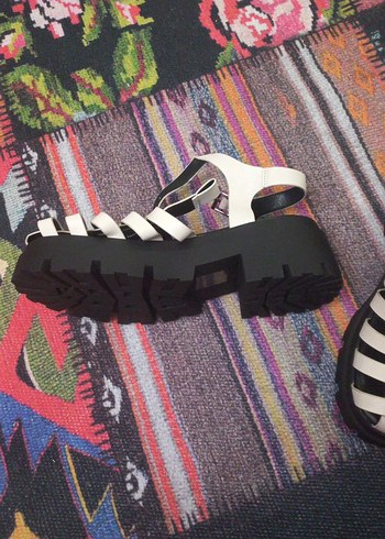 Beyaz Kadın Dolgu Topuklu Sandalet - Görsel 2