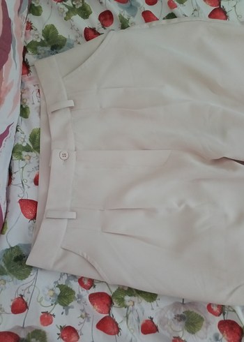 Bej Kemerli Kumaş Pantolon