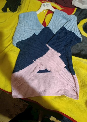 V Yaka Renkli Örgü Kadın Kazak - Görsel 3