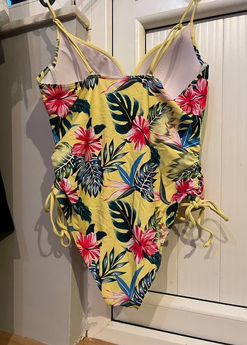 Çiçek Desenli Sarı Drapeli Mayo - Görsel 3