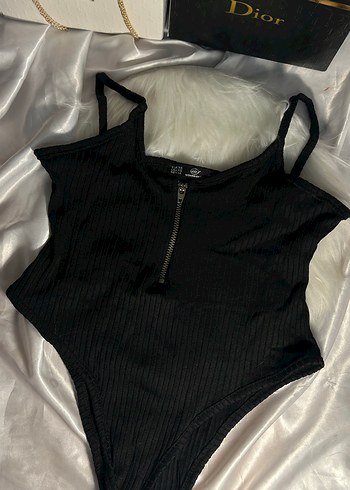 Siyah V Yaka İnce Askılı Fit Bodysuit