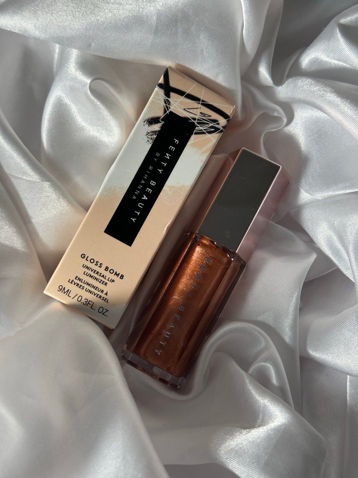 Fenty Parlak Bej Dudak Parlatıcısı - Görsel 2