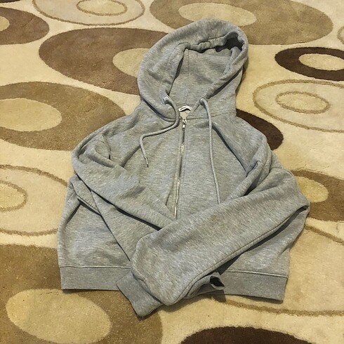 kapüşonlu sweatshirt