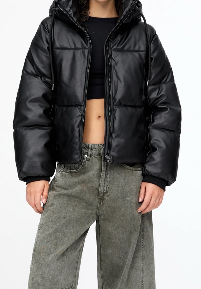 Bershka Siyah Kapüşonlu Şişme Mont — görsel 2/10