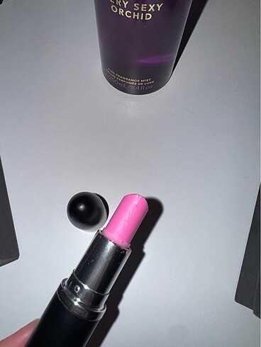 Beden pembe Renk MAC SAİNT GERMAİN SLEEK SATIN RUJ