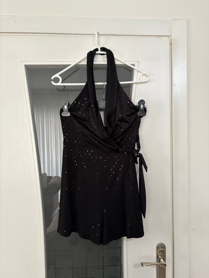 Bershka Pullu Sırt Dekolteli Mini Tulum - Görsel 2