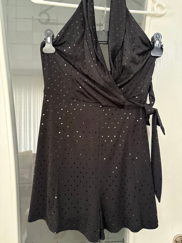 Bershka Pullu Sırt Dekolteli Mini Tulum - Görsel 4