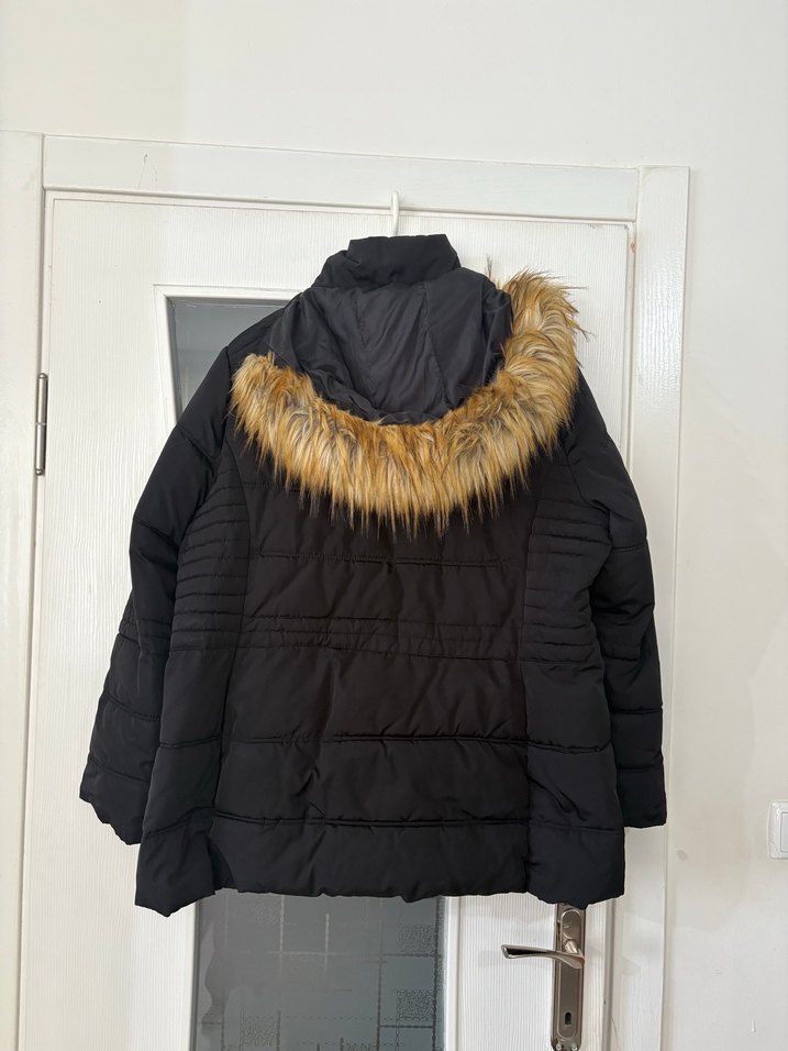 Lc Waikiki Siyah Kapüşonlu Şişme Mont — görsel 3/7