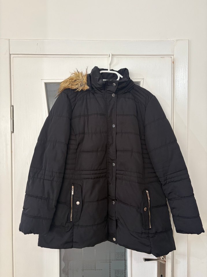 Lc Waikiki Siyah Kapüşonlu Şişme Mont — görsel 2/7