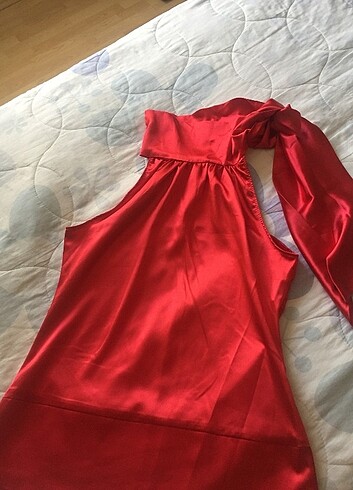 m Beden kırmızı Renk Saten boyundan bağlamalı abiye bluz 