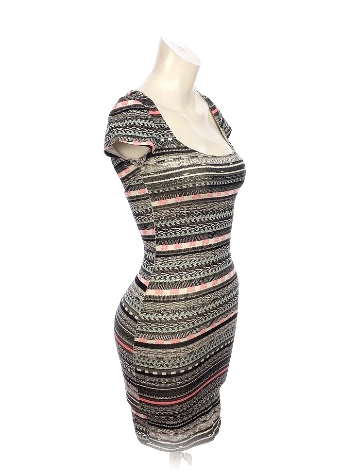 Pull and Bear Kısa Elbise %70 İndirimli. - Görsel 2