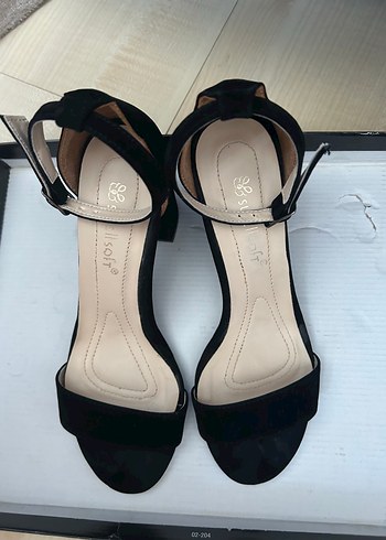 Klasik Siyah Tokalı Kadın Topuklu Ayakkabı - Görsel 5