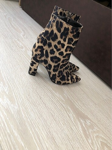 Leopar Desenli Topuklu Bot