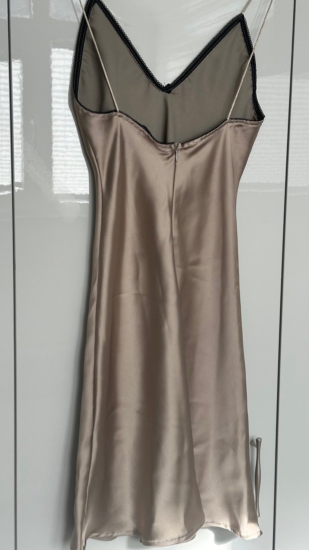 Kısa Saten Kadın Elbise - Görsel 2