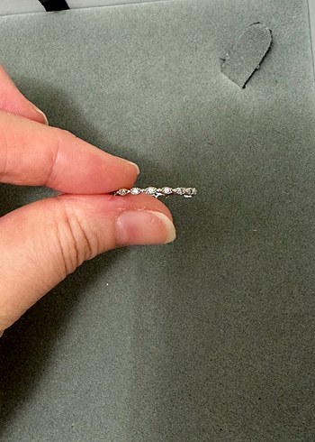 Minimalist Beyaz İşlemeli Kadın Yüzük - Görsel 2