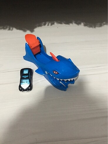 Kopek balıgı shark hotwweels