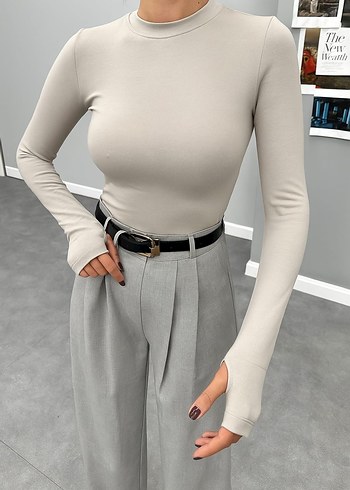 Siyah Yüksek Yaka Uzun Kollu Bluz - Görsel 3