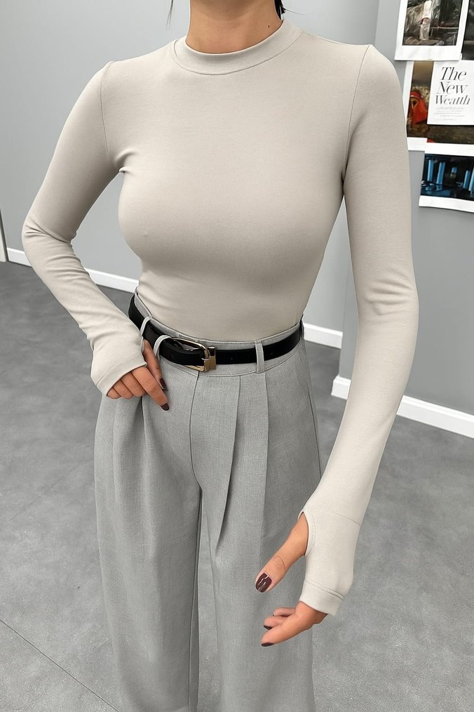 Siyah Yüksek Yaka  Uzun Kollu Bluz - Görsel 3