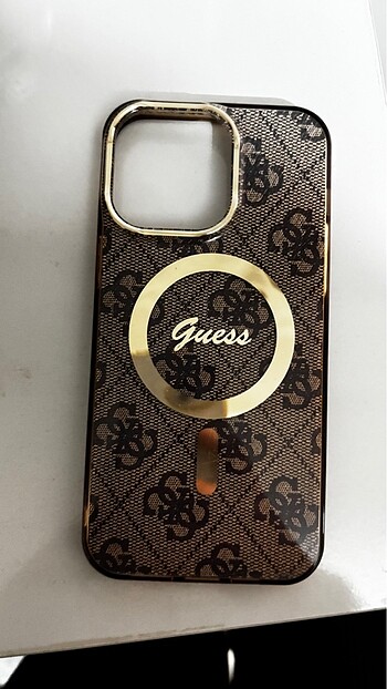 Guess Kılıf 15 Pro Max