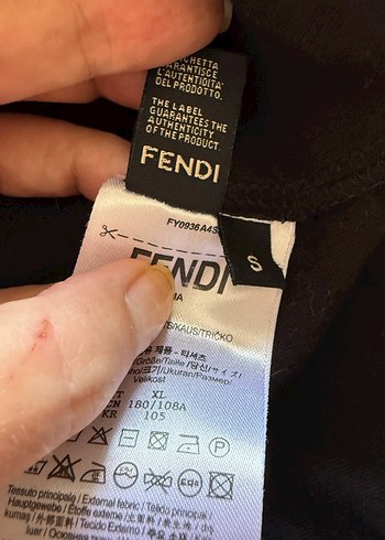 s Beden siyah Renk Fendi tişört