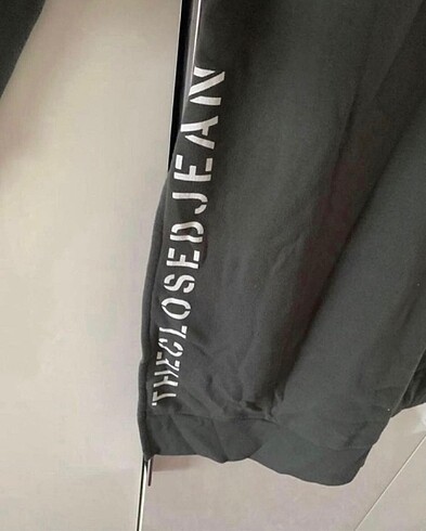 l Beden Closed sweatshirt