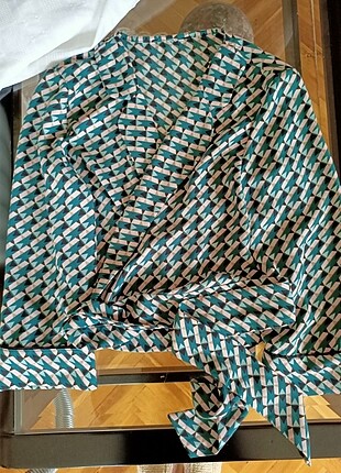 Bershka kruvaze yaka önden bağlamalı bluz