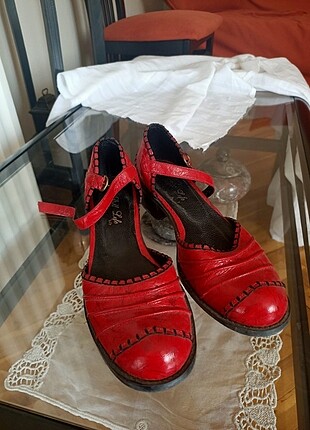 37 Beden Kırmızı sandalet ayakkabı