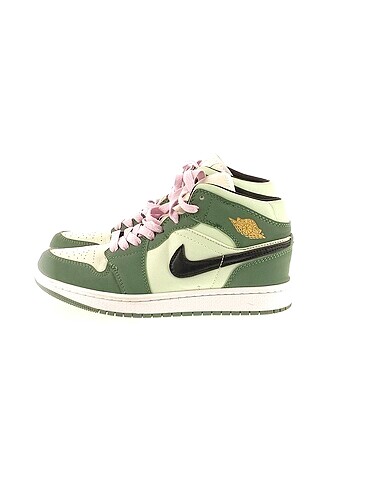 Nike Spor Ayakkabı %70 İndirimli.