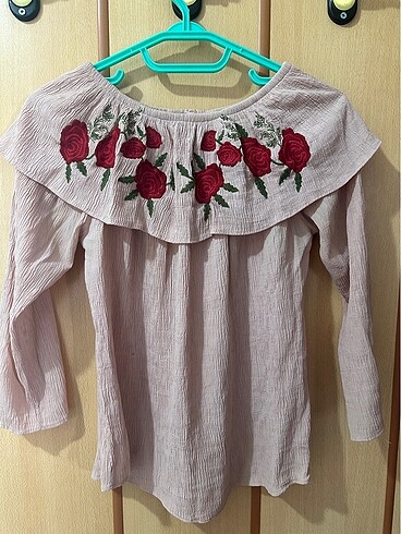 Gül Detaylı Bluz