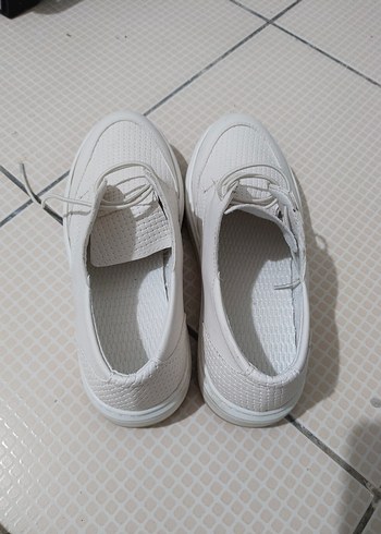 34 Beden Beyaz Kadın Sneaker - Minimalist ve Şık