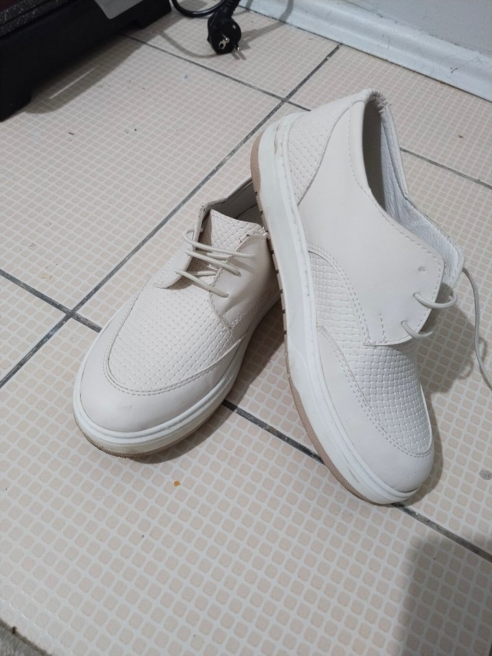Beyaz Kadın Sneaker - Minimalist ve Şık - Görsel 2