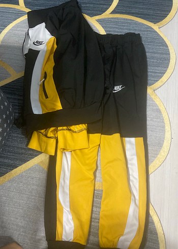 Nike Erkek Çocuk Sarı Siyah Fermuarlı Eşofman
