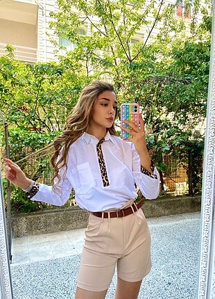 Leopar detaylı beyaz gömlek