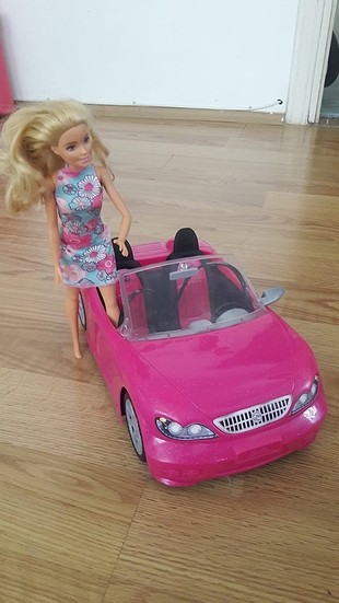Diğer barbie ve arabası