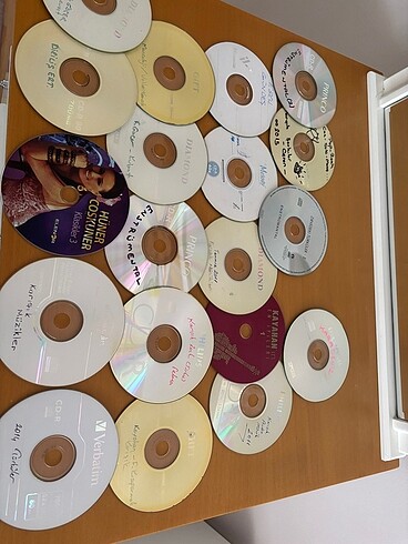 19 Müzik CD si ve Çantası