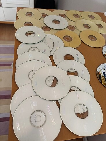 26 Boş CD ve Saklama Kutusu