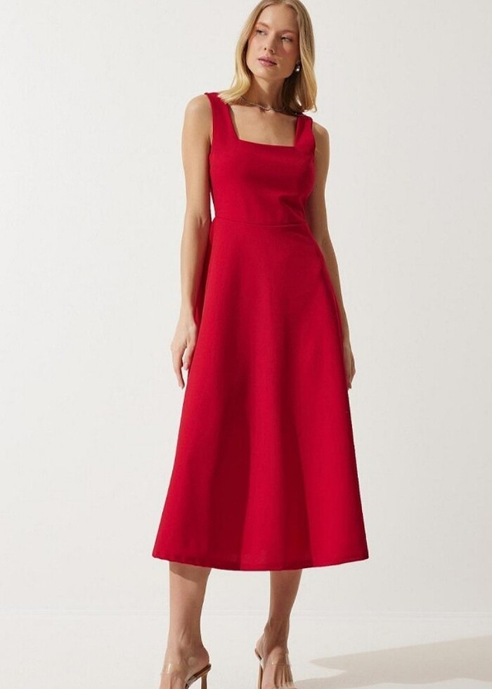 Kırmızı Elbise - Görsel 2