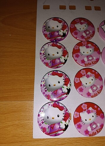  Hello kitty metal rozet 