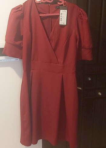 38 Beden kırmızı Renk Bordo V Yaka Fermuarlı Elbise