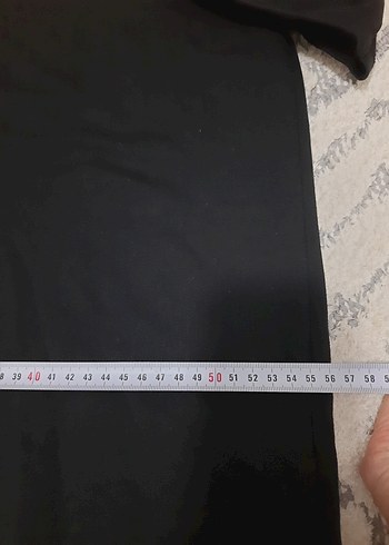 Siyah Baskılı Kapüşonlu Kısa Kollu Tişört - Görsel 2