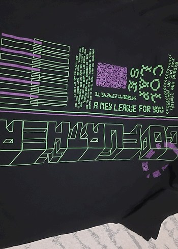 Siyah Baskılı Kapüşonlu Kısa Kollu Tişört - Görsel 4